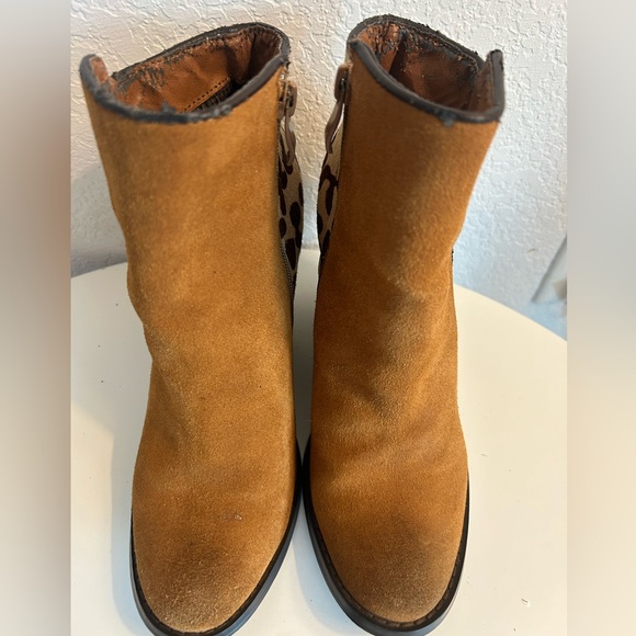 Very Volatile Leopard Calf Hair Leather Ankle Chelsea - Picture 2 of 8